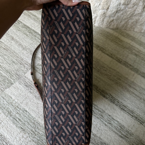 VERSACE
La Greca Signature Tote Bag - Picture 13 of 13